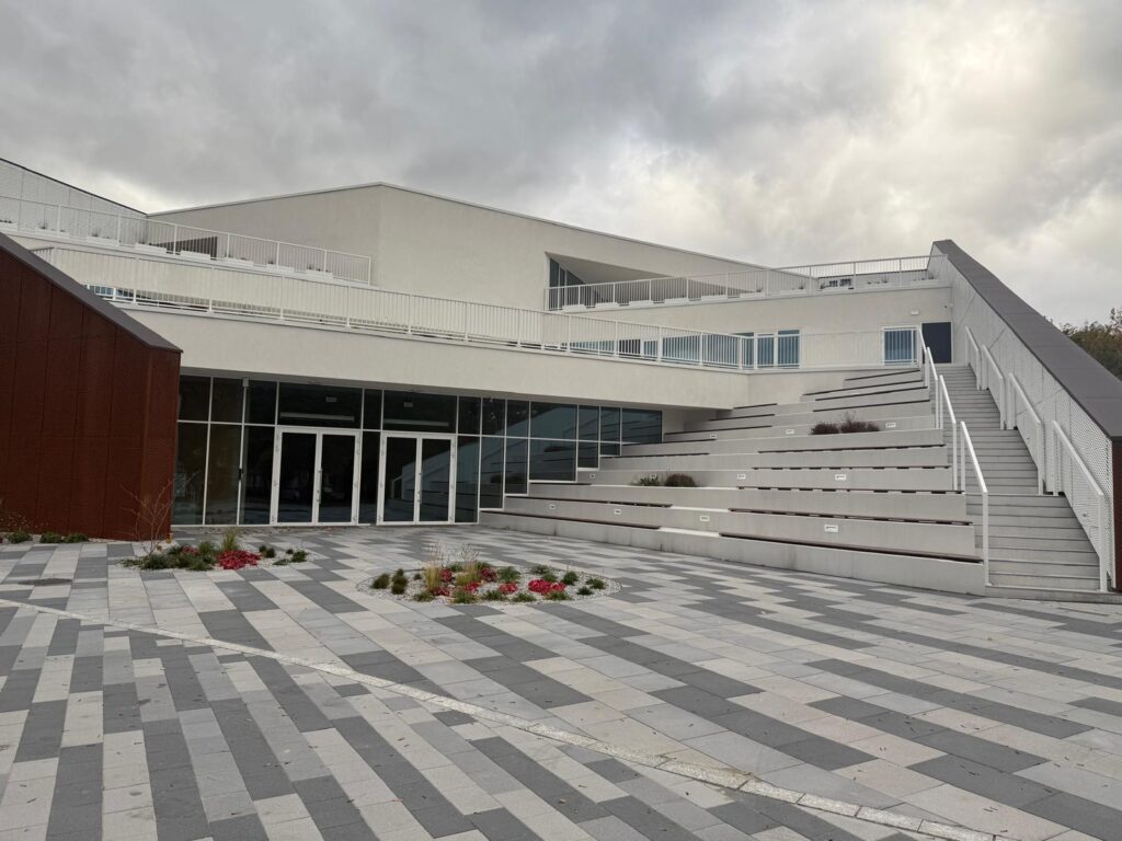 Zakończona elewacja lekka mokra na obiekcie OPP w Mikołowie o powierzchni 3000 m².