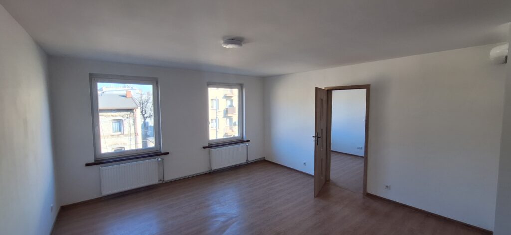 Wnętrze mieszkania w Chorzowie po zakończeniu prac remontowych i wykończeniowych.